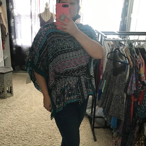 🔥1 hr SALE - Listicle poncho style top, waist tie - Picture 2 of 10